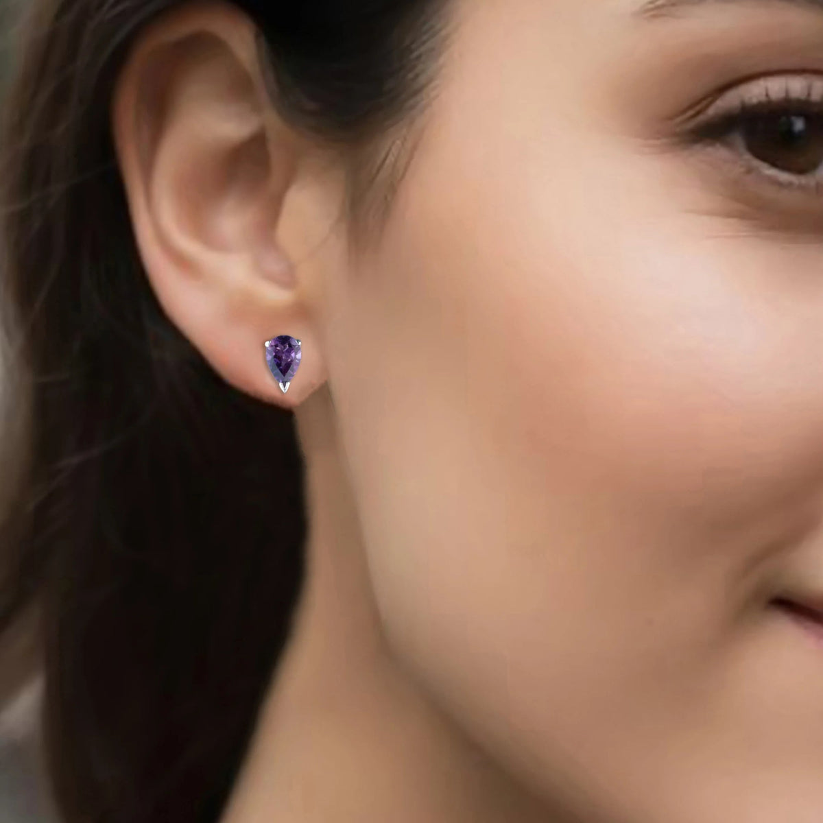 925 Silver Eartops with drop shape faceted Amethyst set by hand with Prongs and push closure.