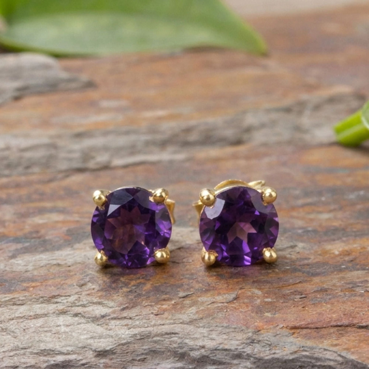 925 Silver Eartops with faceted round natural Amethyst set with Prongs with push Closure with Gold Plating.