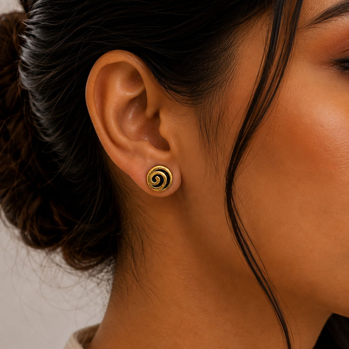 925 Sterling Silver Gold Plated Spiral Round Oxidised Swirl Stud Eartop
