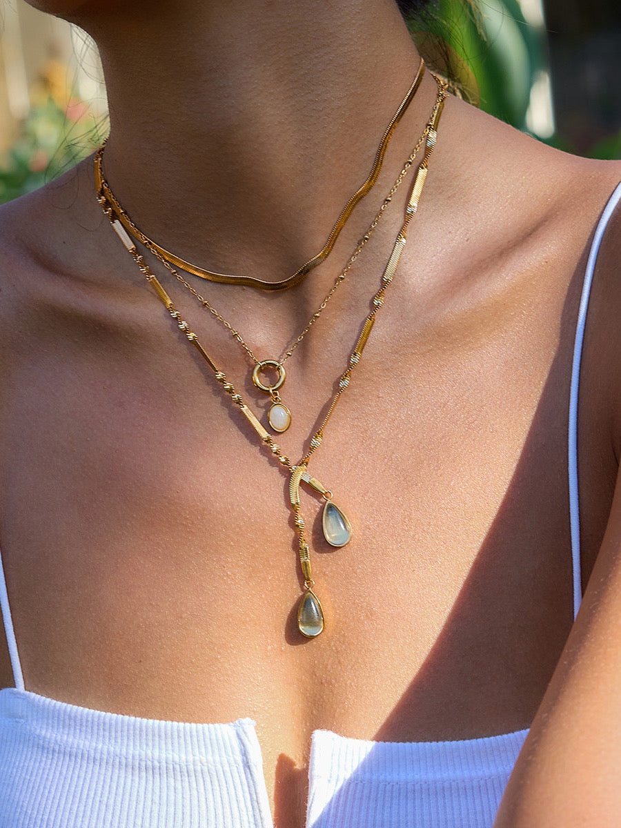 18k gold-plated Vila lariat necklace �? elegant deep-neckline lariat, anti-tarnish and waterproof for evening looks.