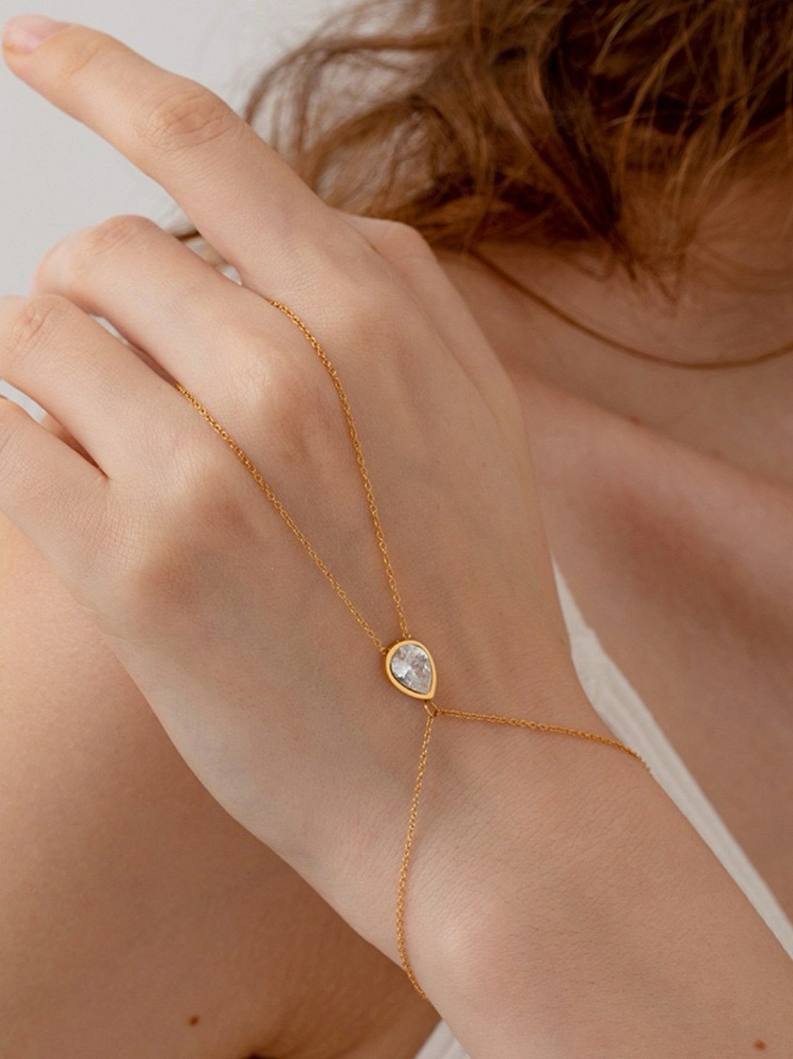 18k gold-plated stone hand-chain bracelet �? minimal durable anti-tarnish, waterproof bracelet for everyday and evening wear.
