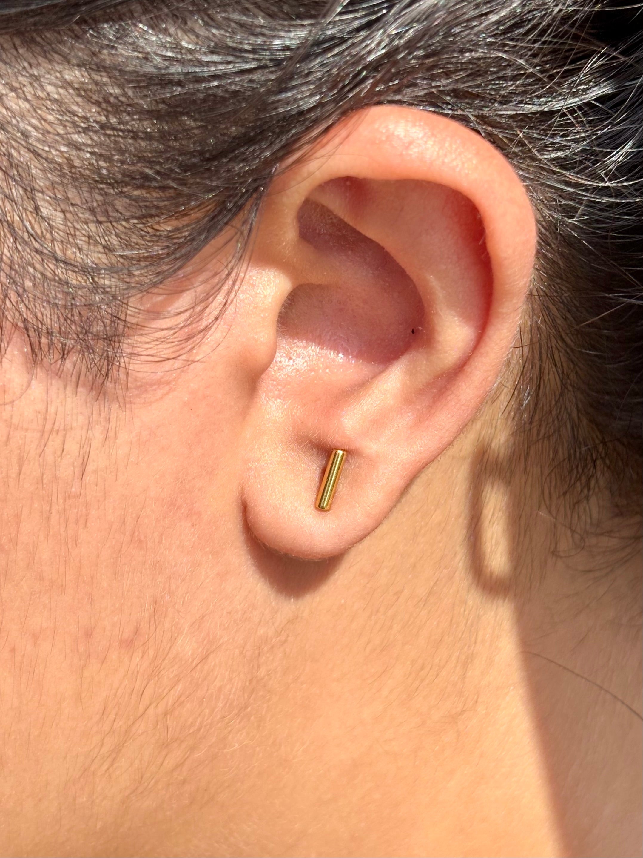 18k gold-plated line stud earrings �? minimal hypoallergenic bar studs, anti-tarnish and waterproof for everyday and office wear.
