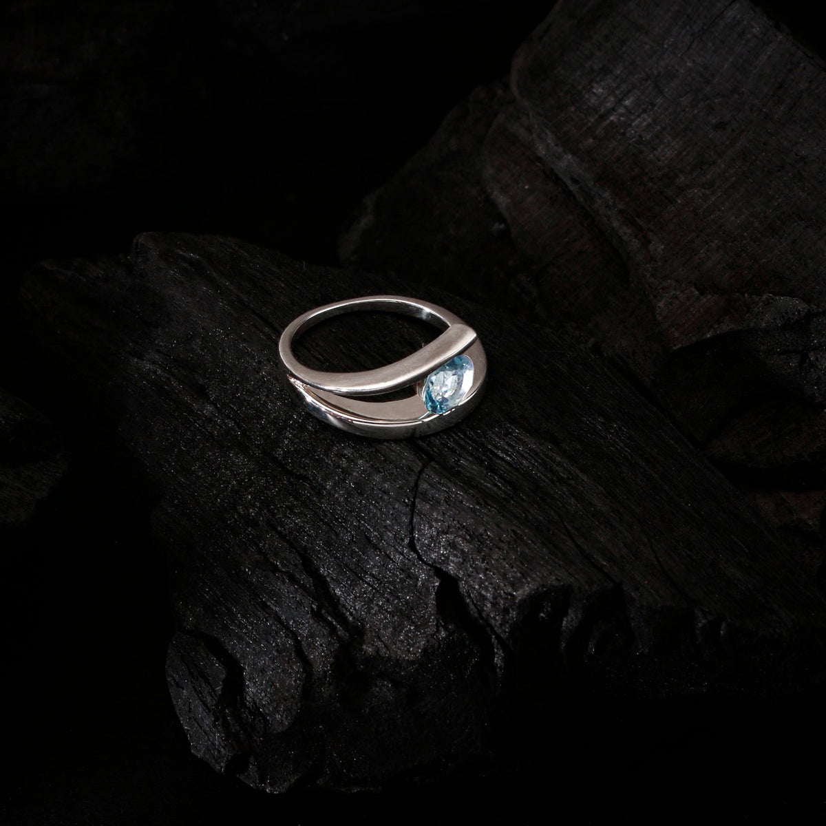 925 Sterling Silver Blue Topaz Ring for Women | Handmade Minimalist Jewelry | Unique Healing Crystal Design | One Piece