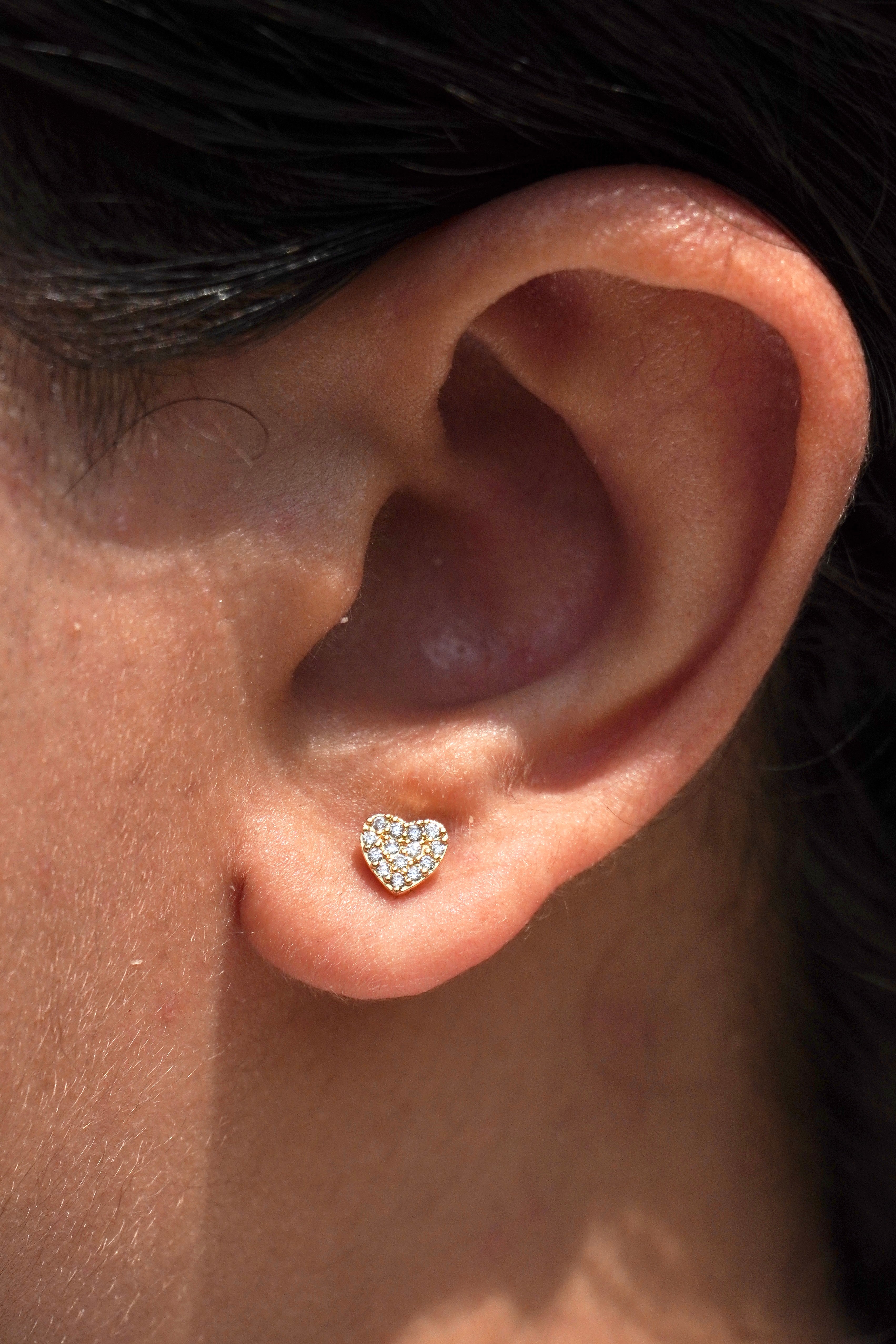 Pair of heart flat-back studs �? 18k gold-plated minimal heart stud earrings for everyday styling and gifting.