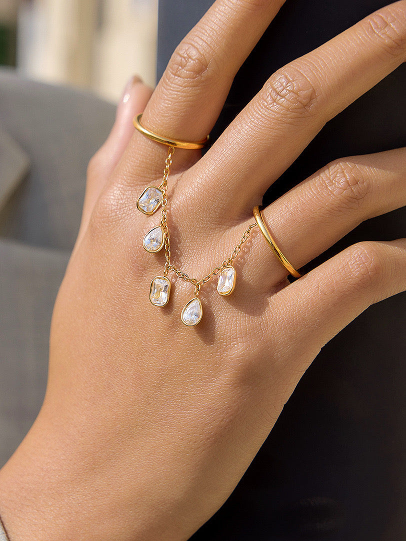 18k gold-plated double stone ring �? anti-tarnish, waterproof ring with two stones for everyday and statement styling.