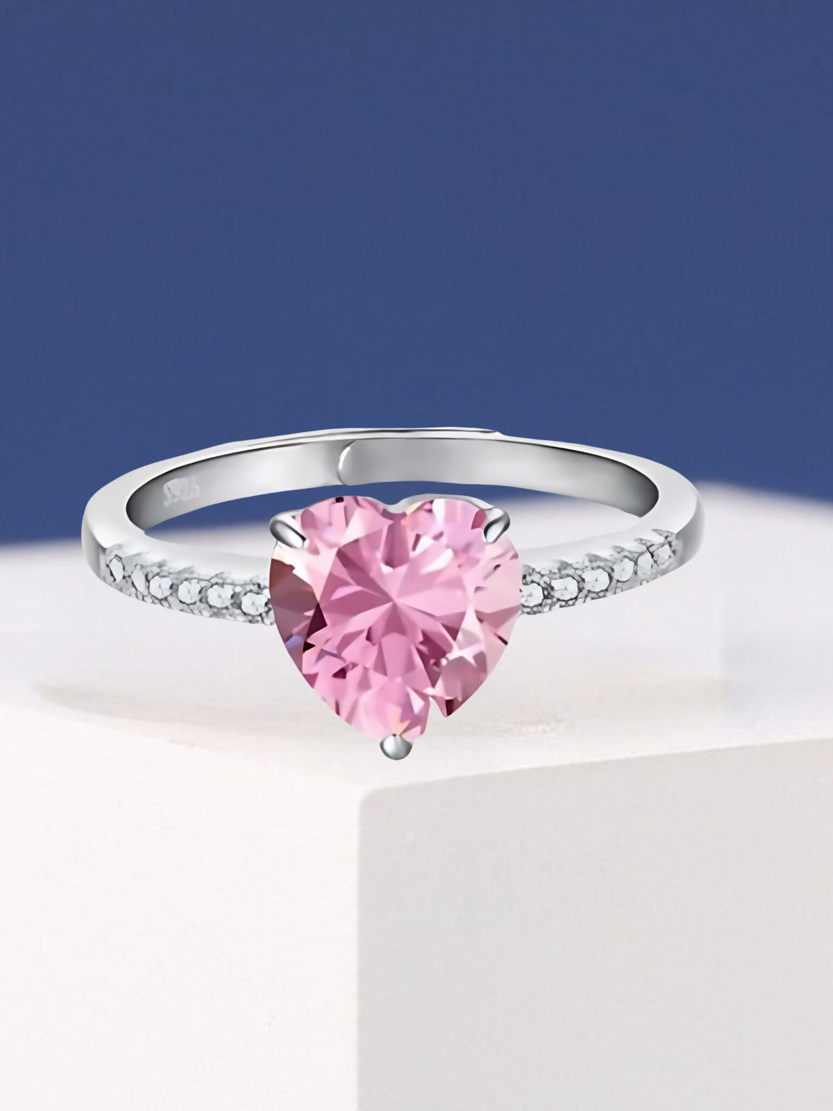 Amour Eclat Ring