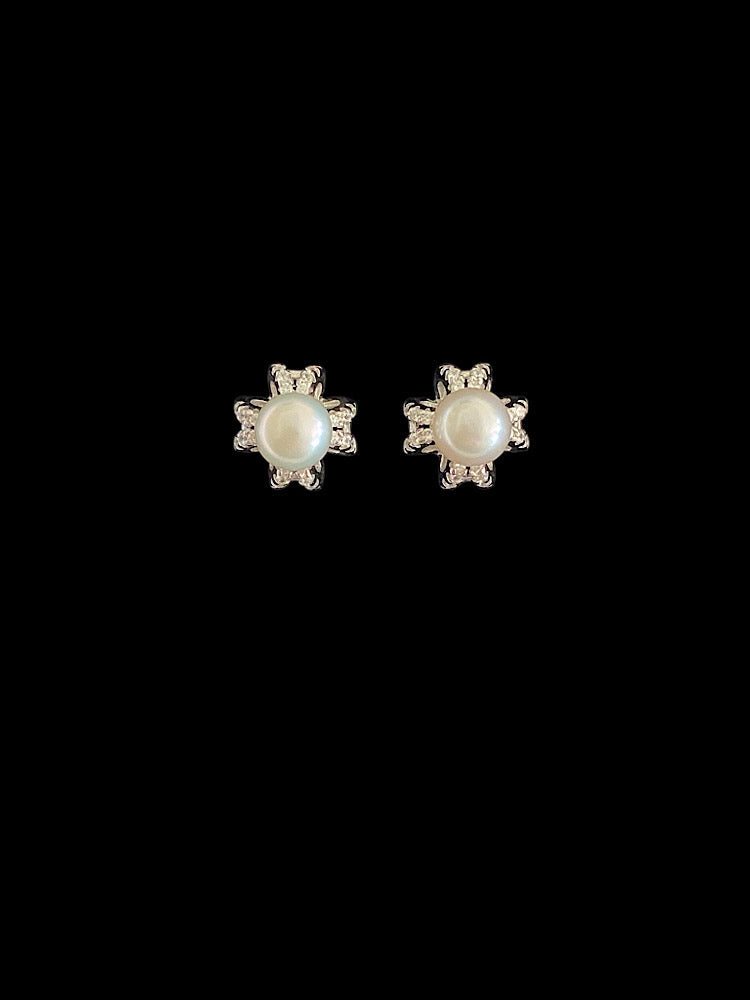 Round Pearl Design Sterling Silver Earrings