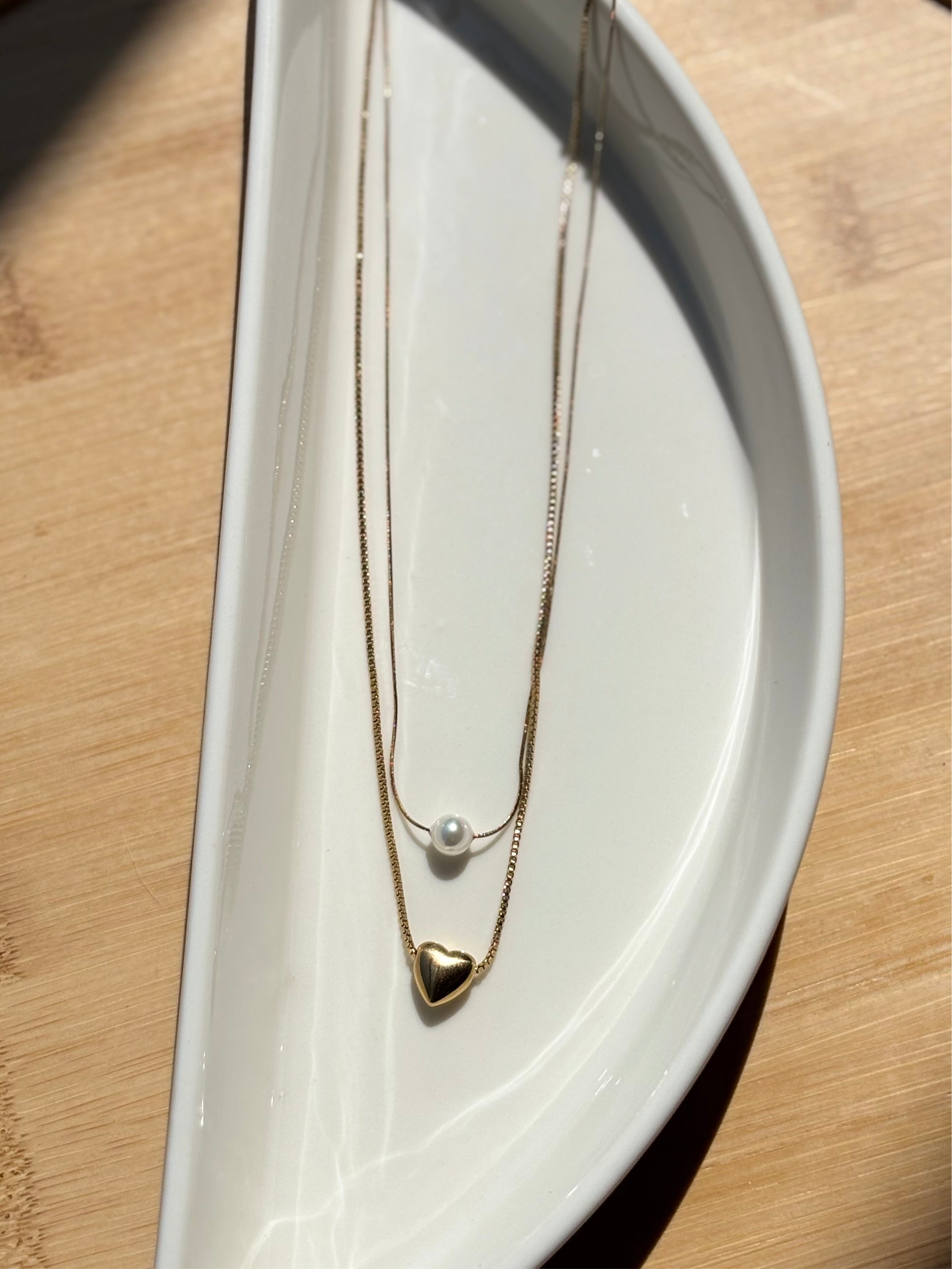Double layer heart pearl necklace displayed �? 18k gold-plated romantic chic charm necklace for gifting.