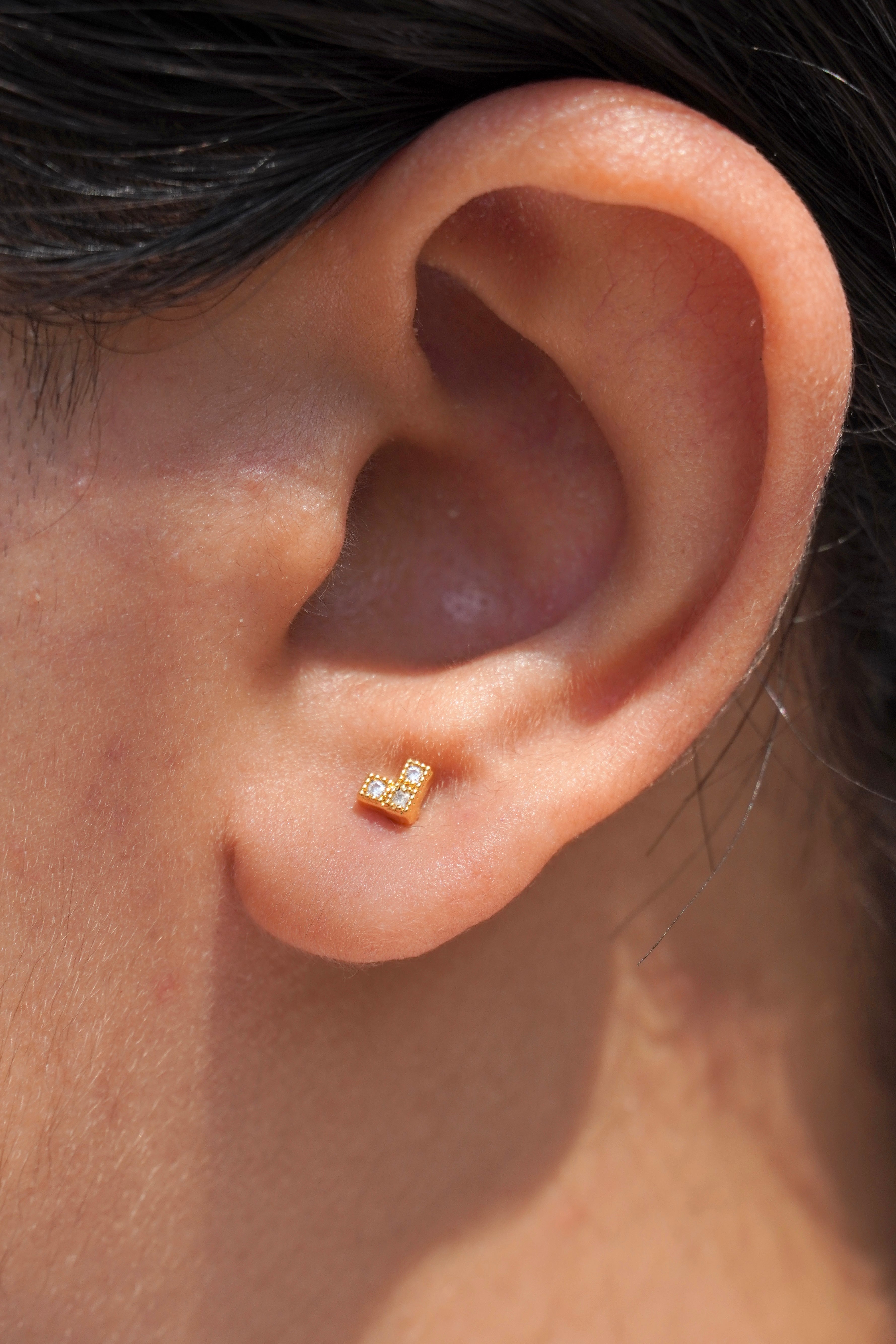 Pair of Rory ball-back studs �? 18k gold-plated minimal modern studs for everyday styling and gifting.