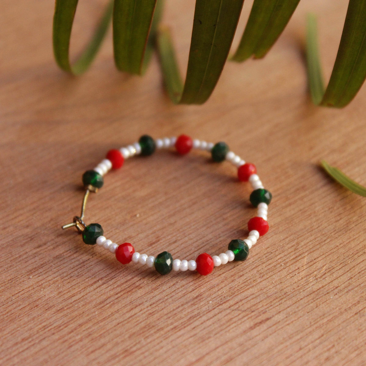 Traditional Indian bridal nath with kundan stones, green beads, and pearl hair chain Indian Nathiya Nathani Nose Ring