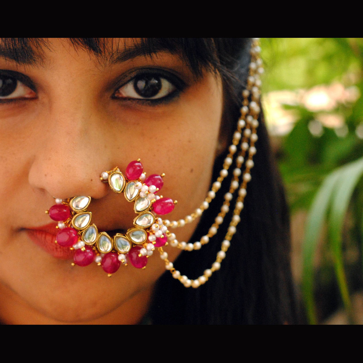 Traditional Indian bridal nath with kundan stones, green beads, and pearl hair chain Indian Nathiya Nathani Nose Ring