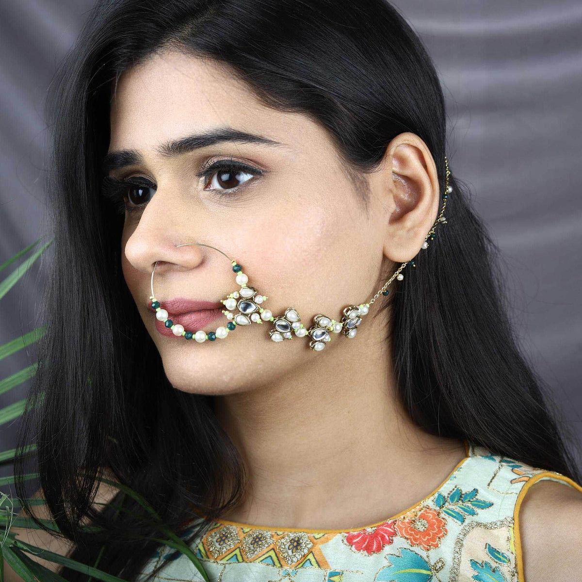 Traditional Indian bridal nath with kundan stones, green beads, and pearl hair chain Indian Nathiya Nathani Nose Ring