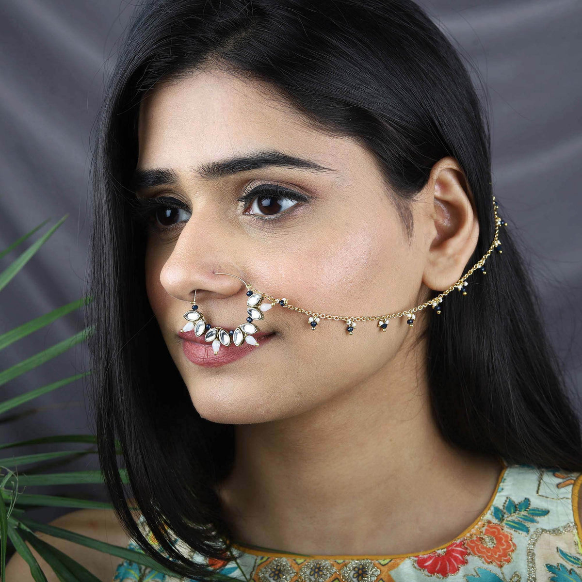 Traditional Indian bridal nath with kundan stones, green beads, and pearl hair chain Indian Nathiya Nathani Nose Ring