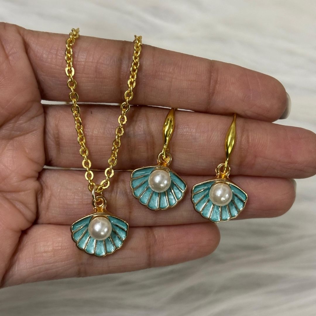 Gold-Plated Aqua Pearl Pendant Set