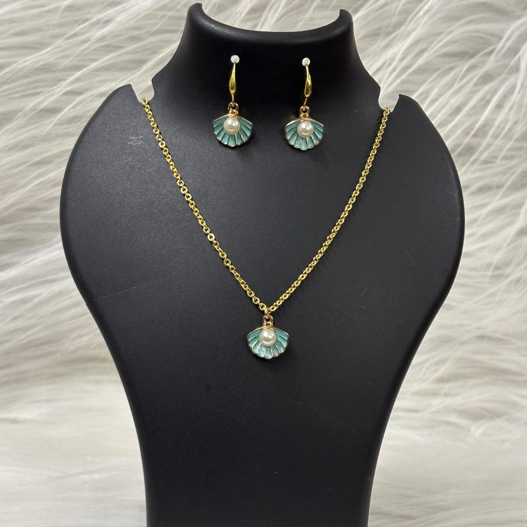 Gold-Plated Aqua Pearl Pendant Set