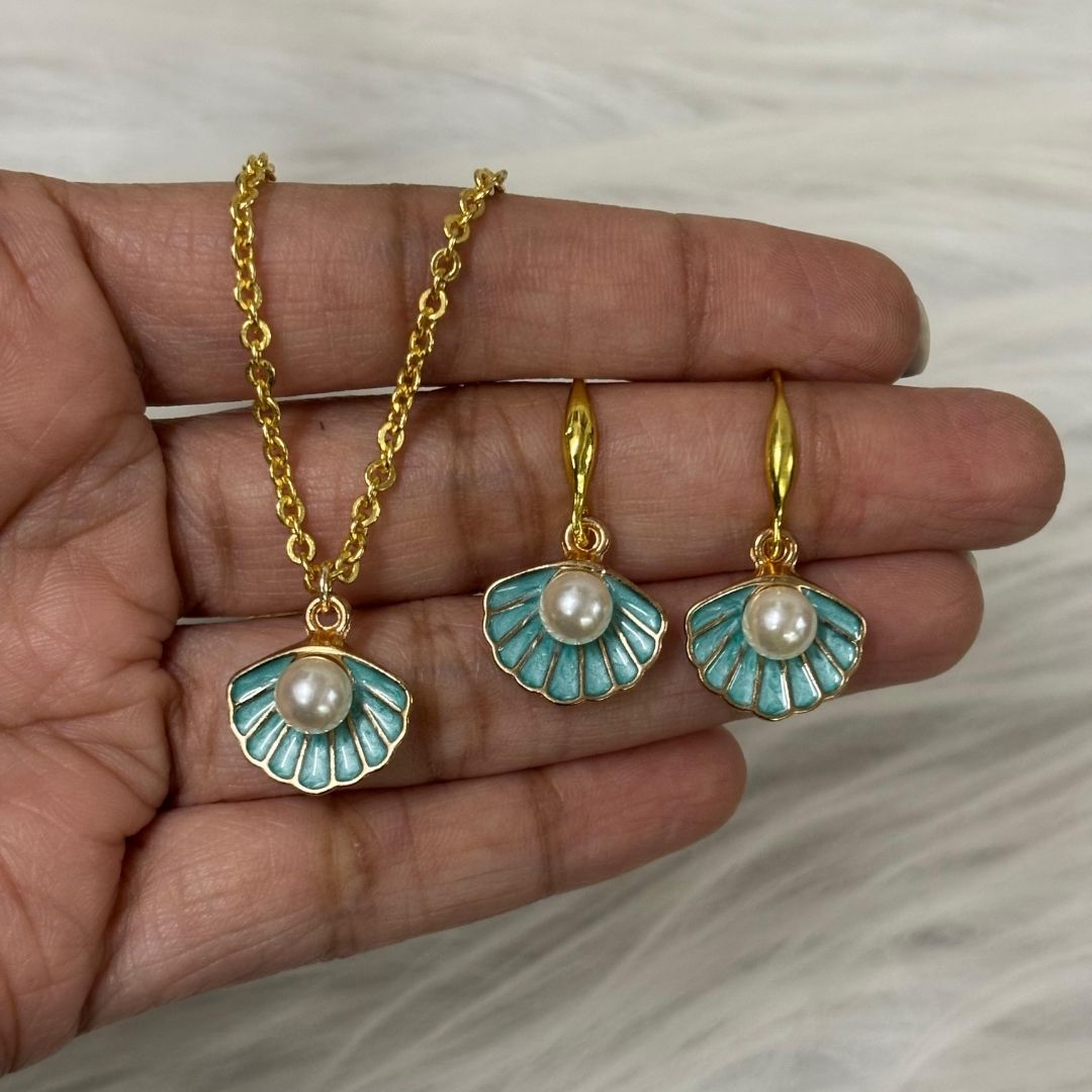 Gold-Plated Aqua Pearl Pendant Set