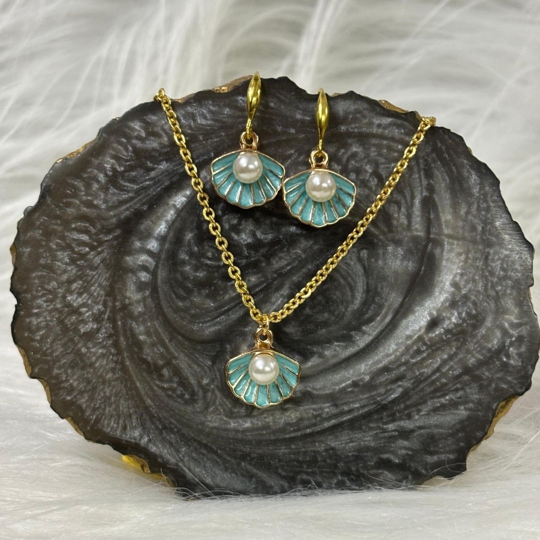 Gold-Plated Aqua Pearl Pendant Set