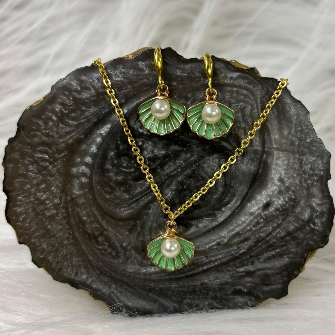 Gold-Plated Mint Pearl Pendant Set