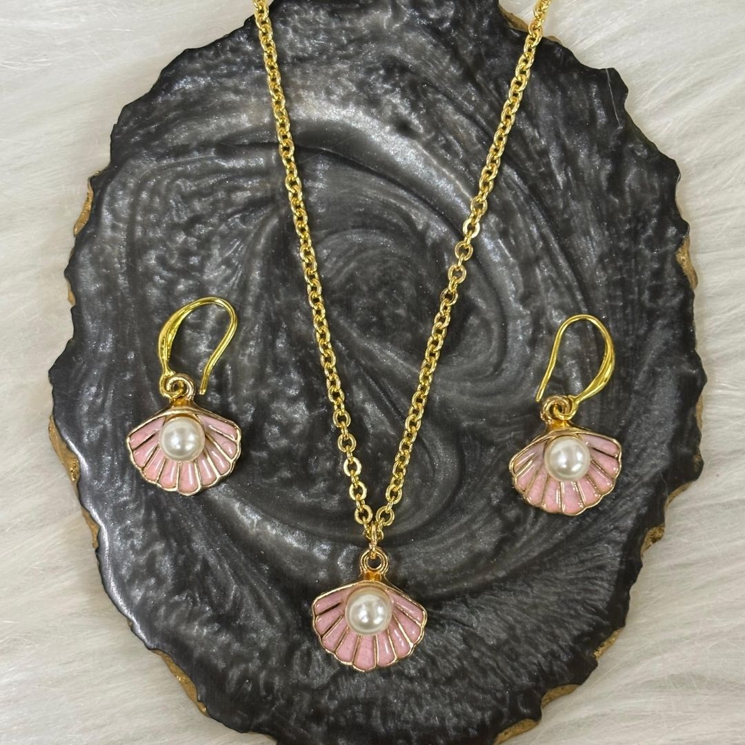 Gold Plated Pink Pearl Pendant Set
