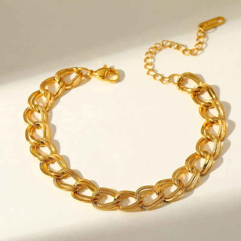 gold-plated-oval-link-chain-bracelet-for-women-adjustable-chunky-chain-bracelet-minimalist-statement-jewelry