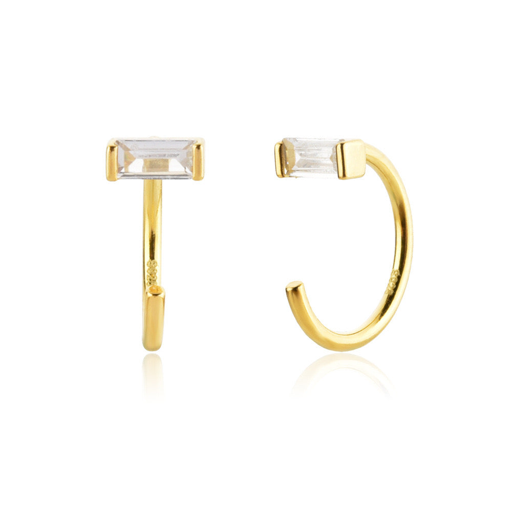 Pair of 925 sterling silver hoop earrings �? minimalist classic hoops for everyday office and casual wear.