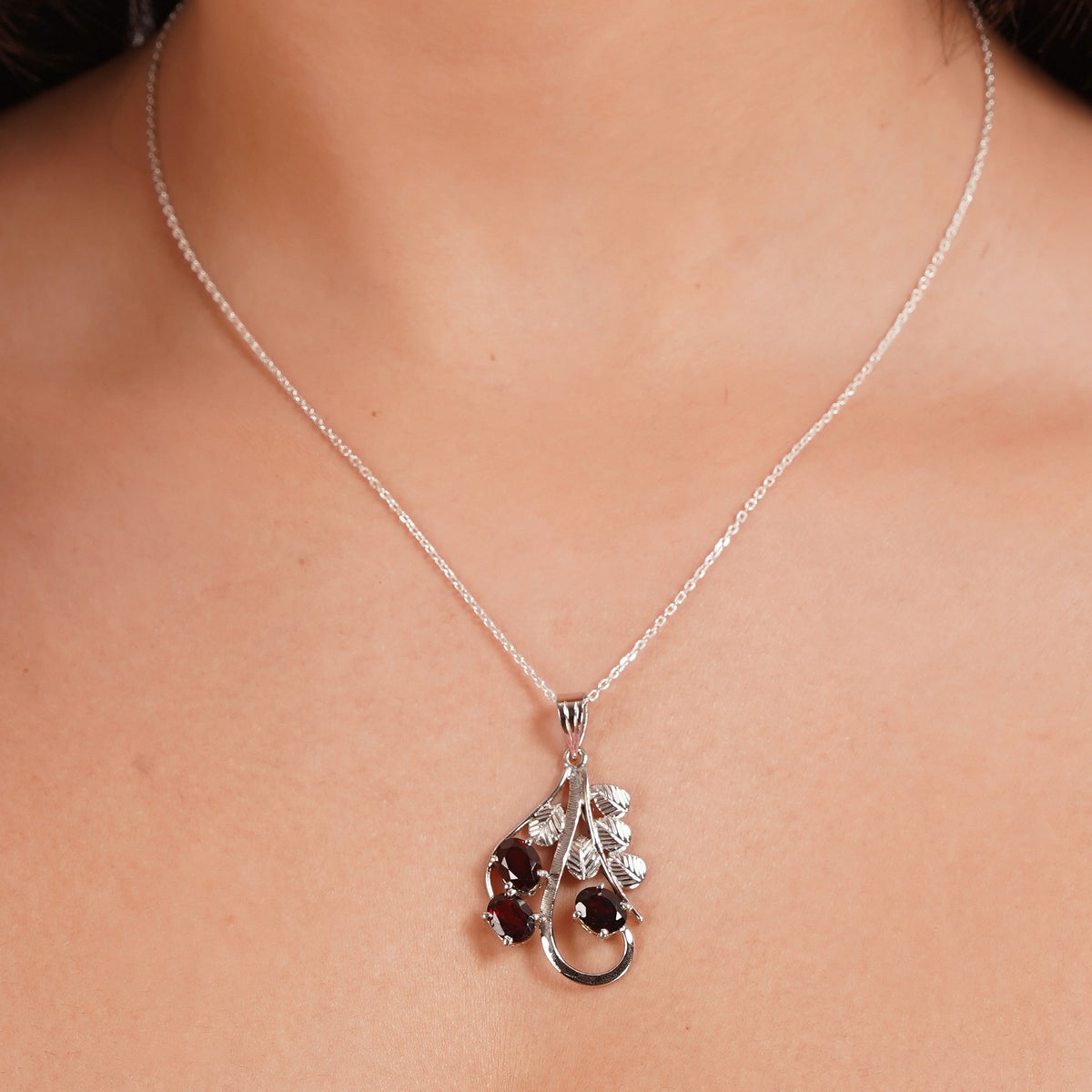 925 Sterling Silver Natural Garnet Gemstone Three Stone Leaf and Vine Design