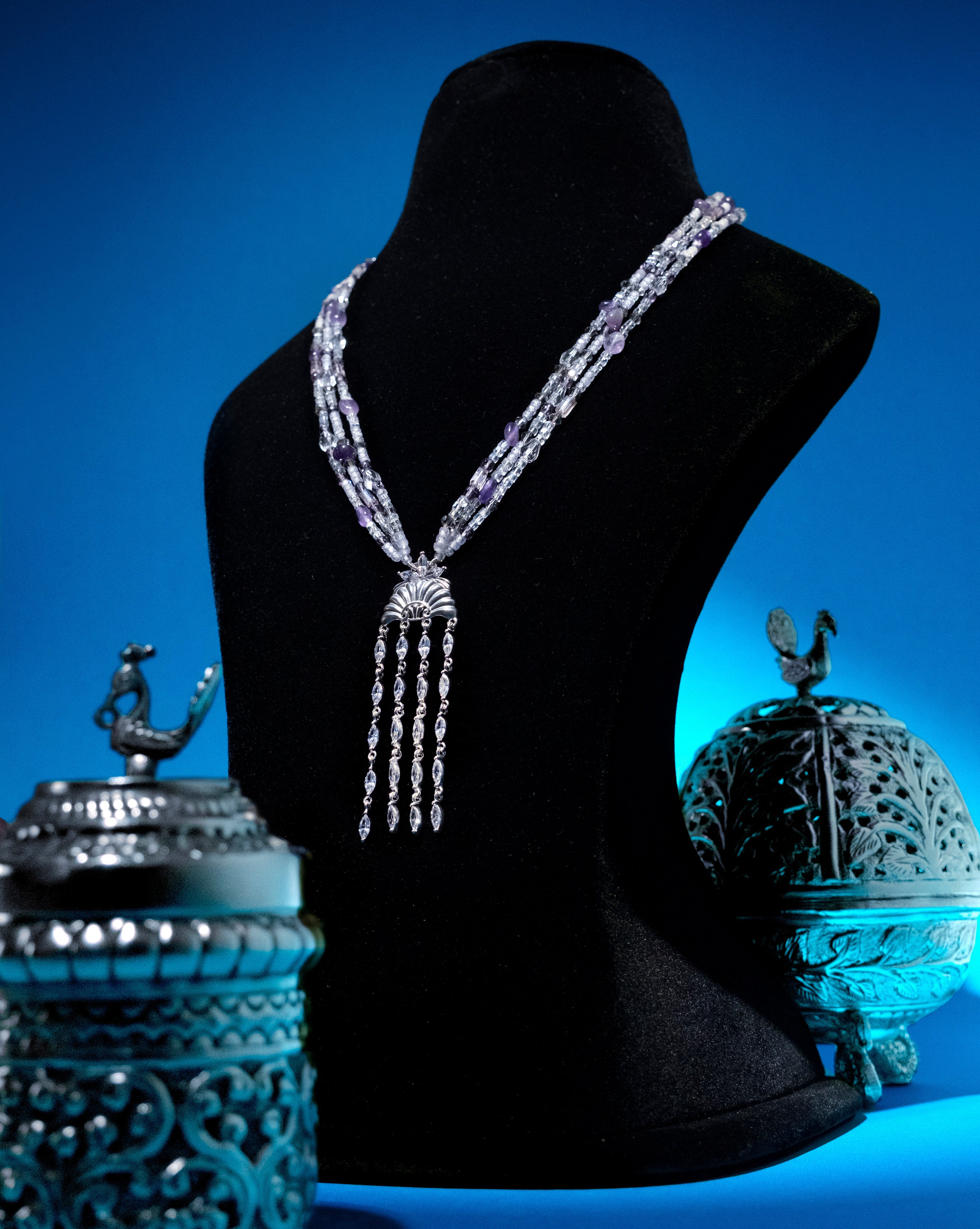 MARINE TREASURE NECKLACE (white)
