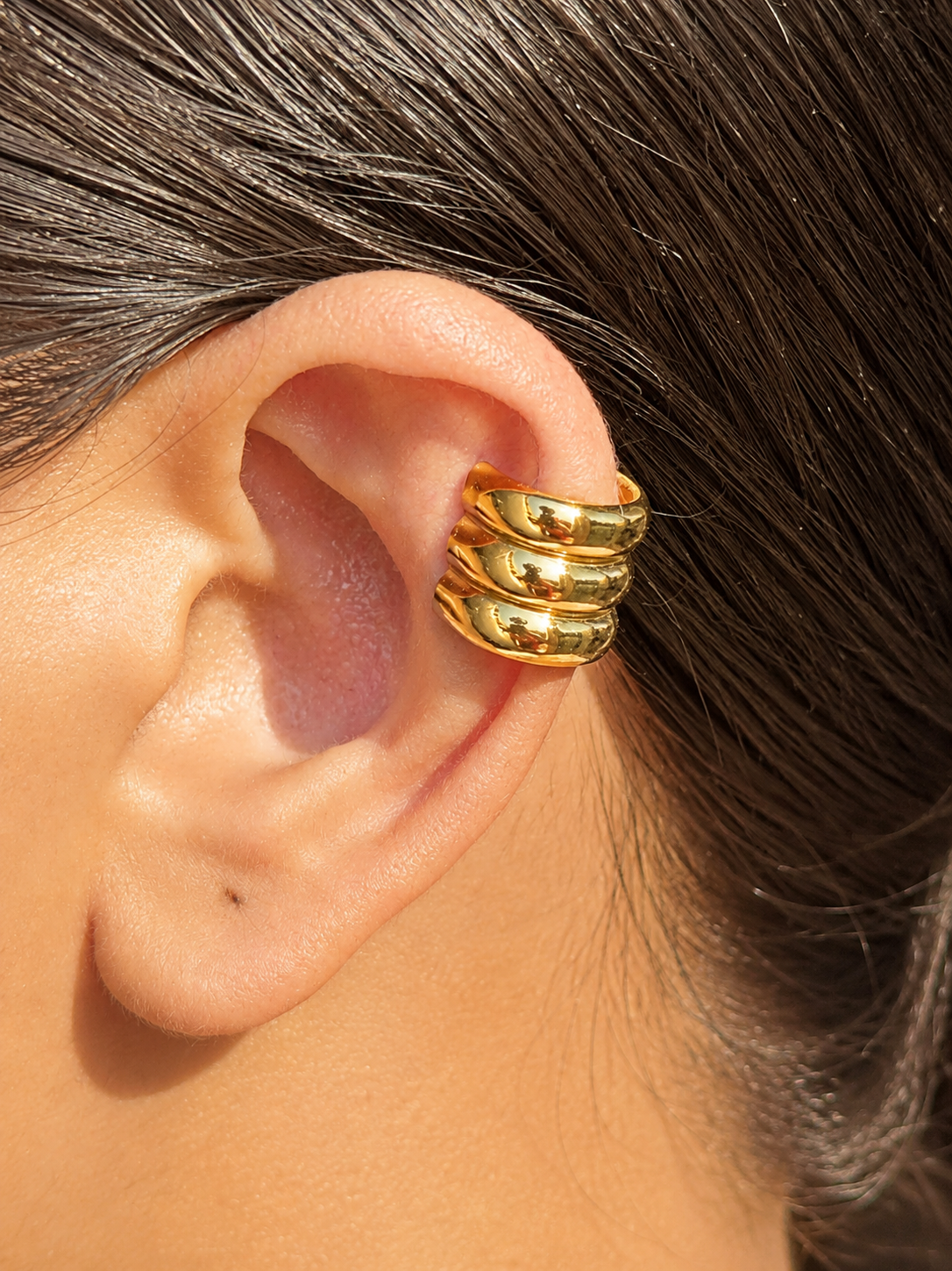 18k gold-plated chunky gold ear cuff �? anti-tarnish, waterproof no-piercing single-piece cuff for everyday and statement ear stacks.