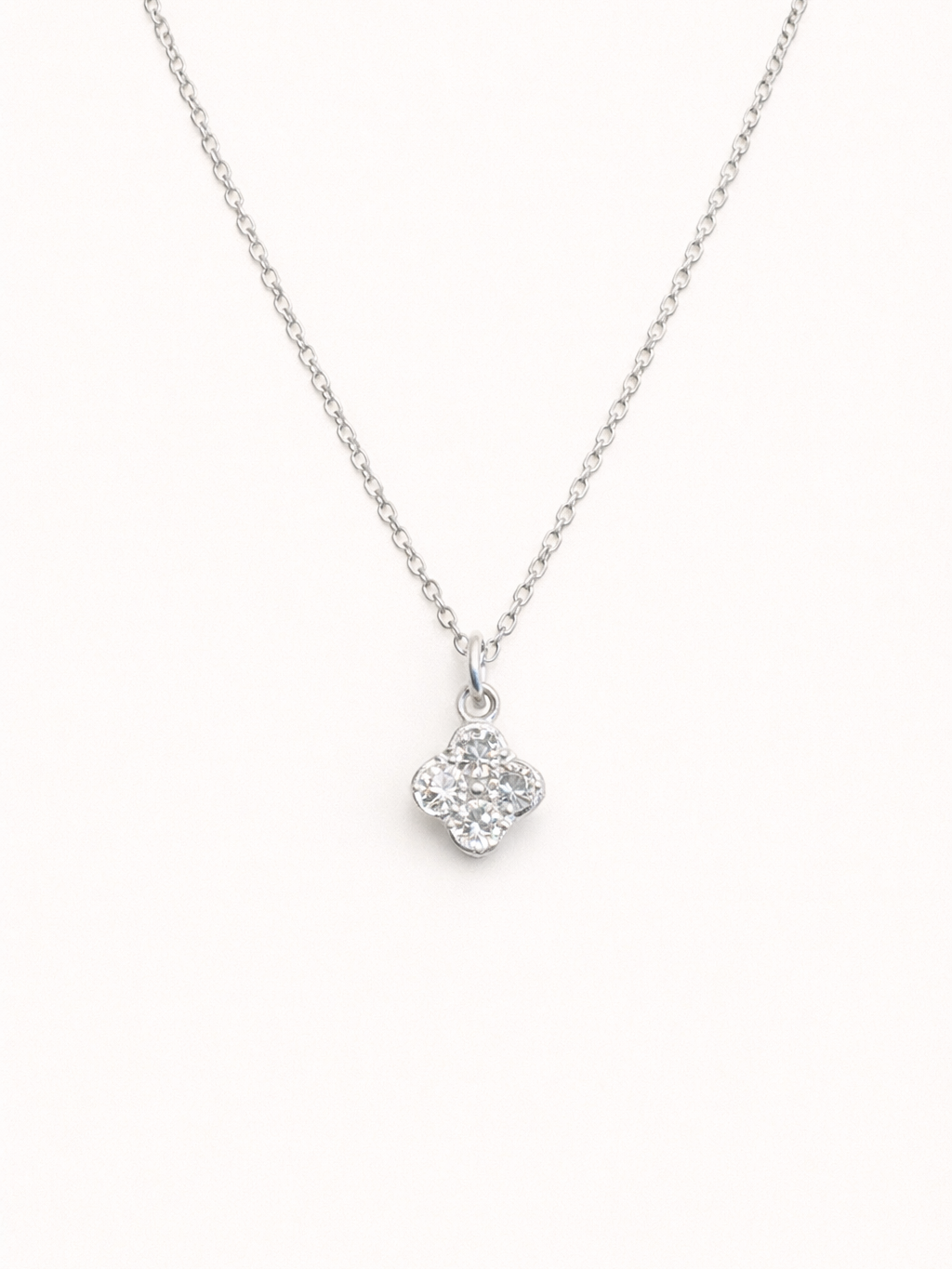 925 sterling silver Clovera moissanite clover pendant necklace �? timeless diamond-alternative clover necklace, anti-tarnish and waterproof for everyday-luxury and evening wear.