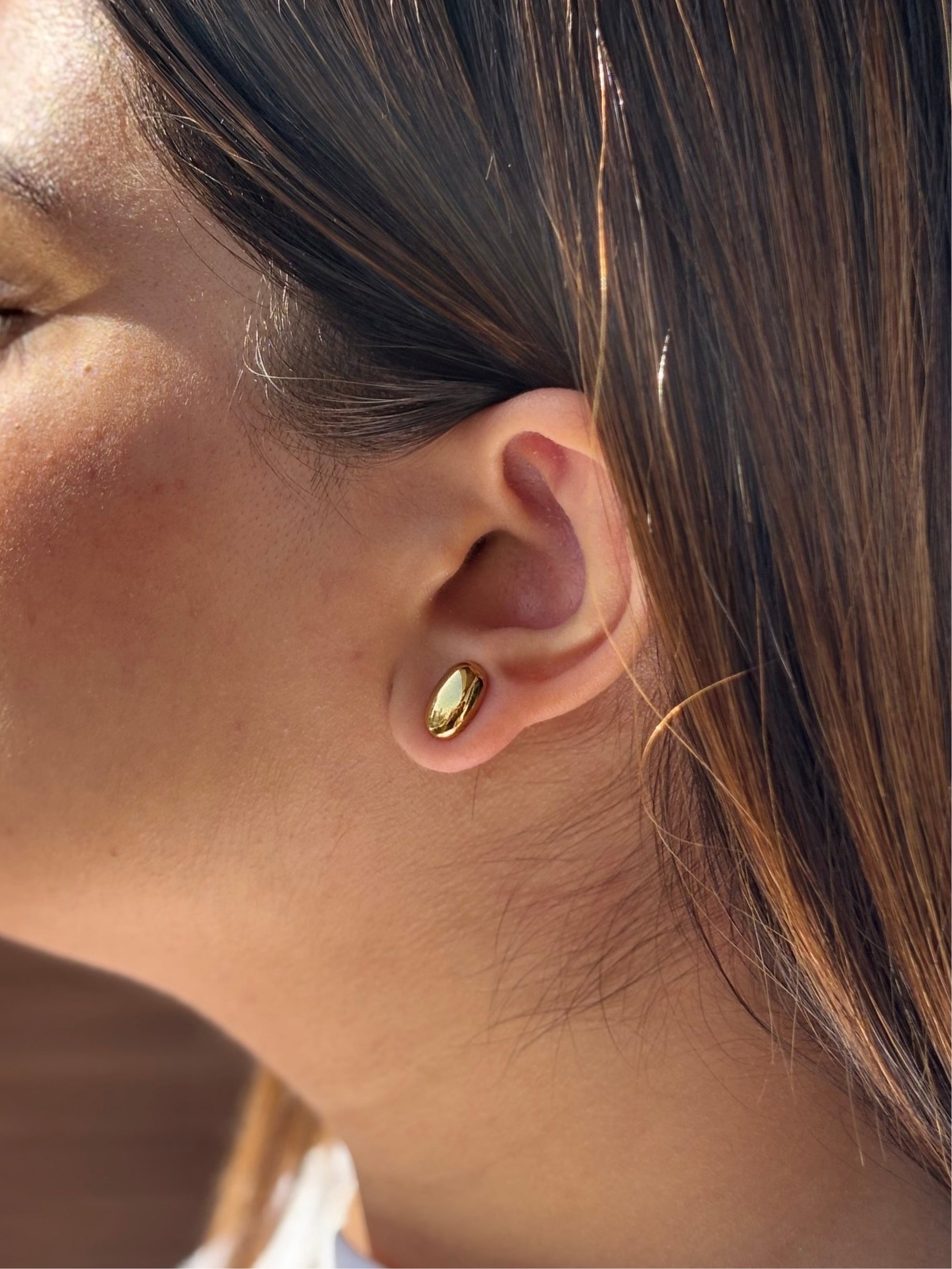 Detail shot of gold-plated 2-way pebble studs �? lightweight anti-tarnish stainless steel for daily styling.