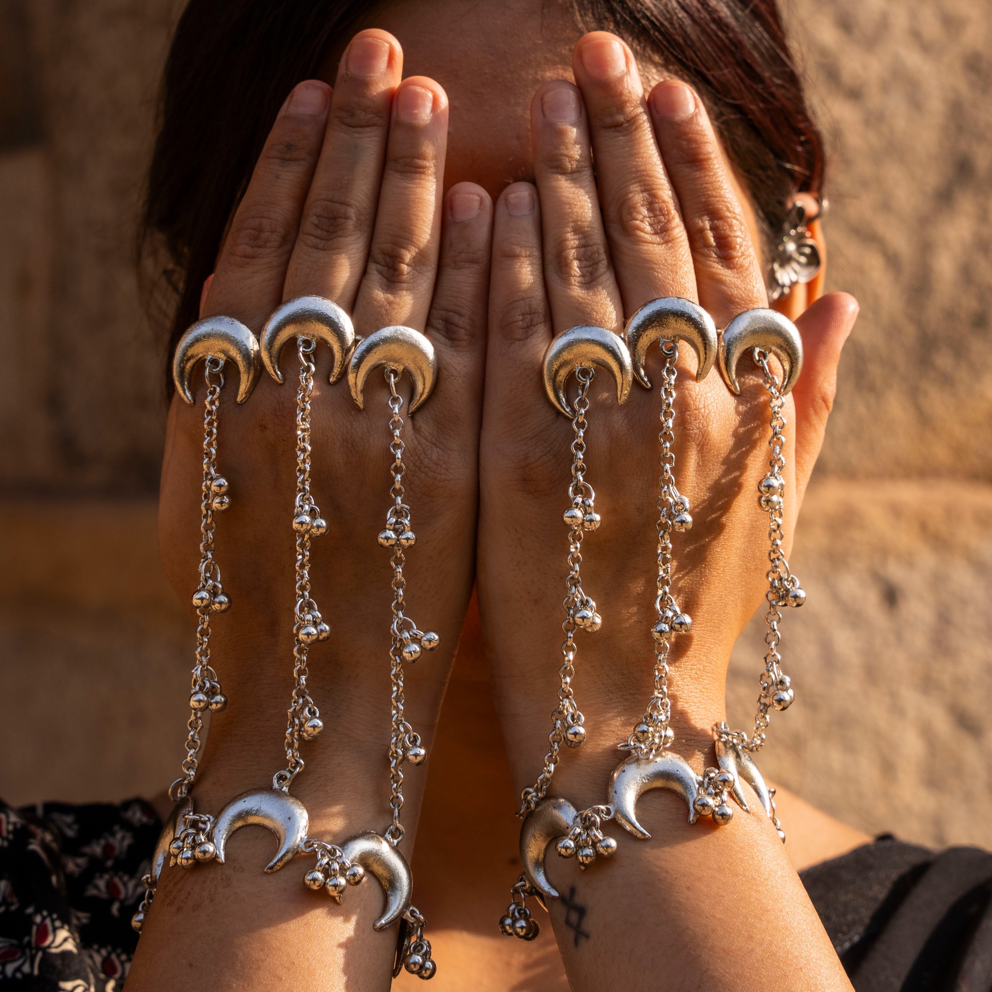 Oxidised Haathphool - A pair