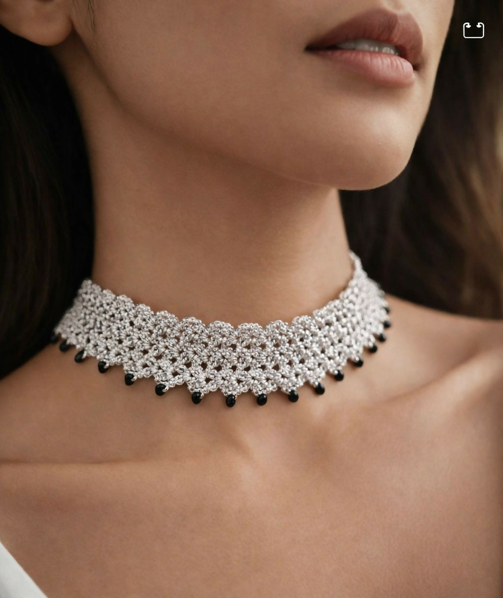 silver color Neck Ruffle necklace