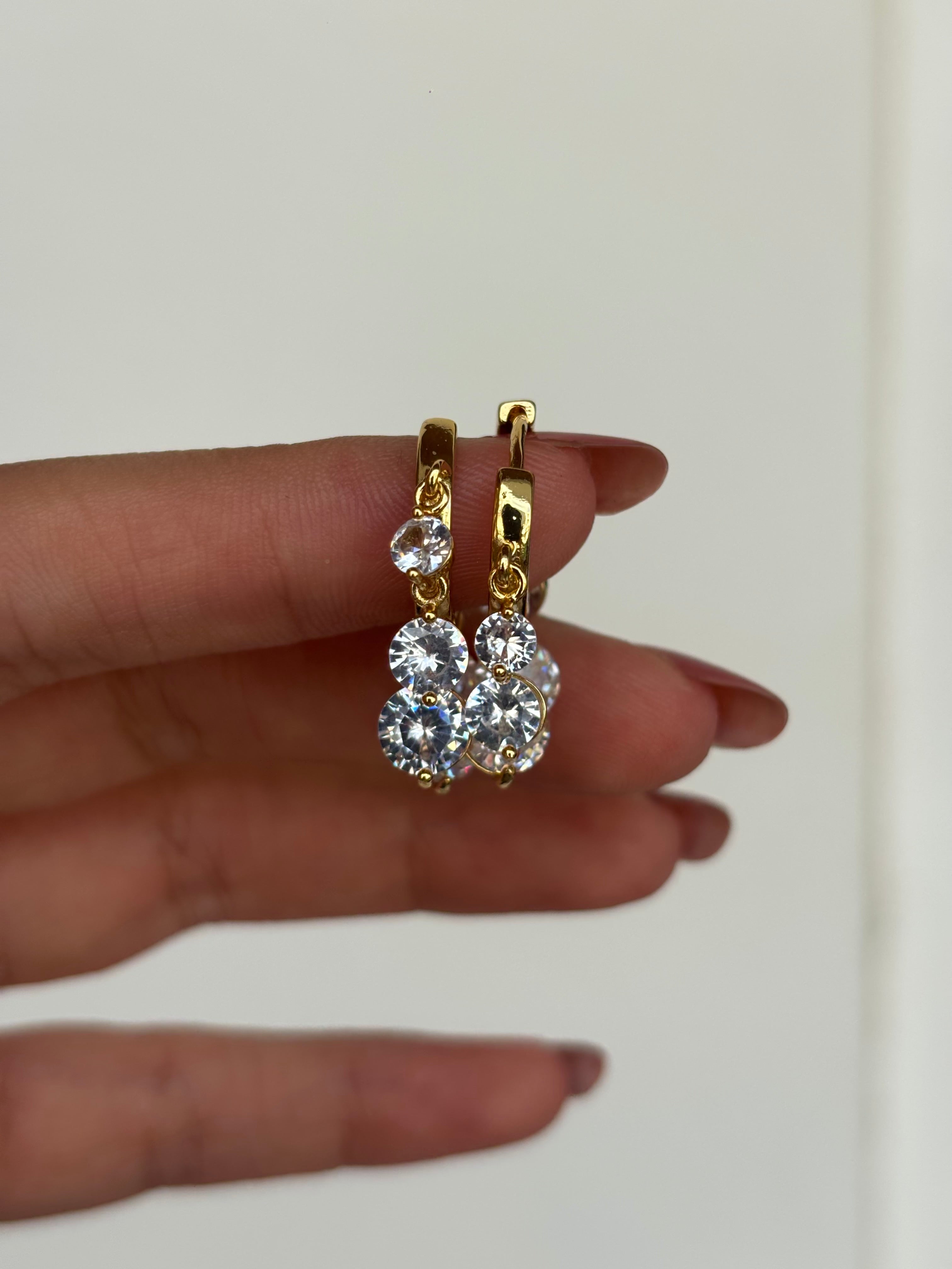 Close-up of 18k gold-plated everyday hoop earrings �? hypoallergenic, anti-tarnish lightweight stainless steel.