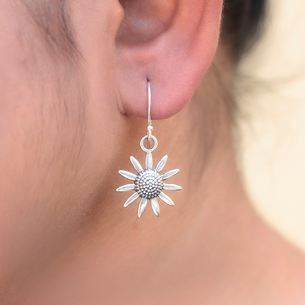Sunflower Shaped Sterling Silver Earrings – Radiant design inspired by nature for a timeless, elegant accessory