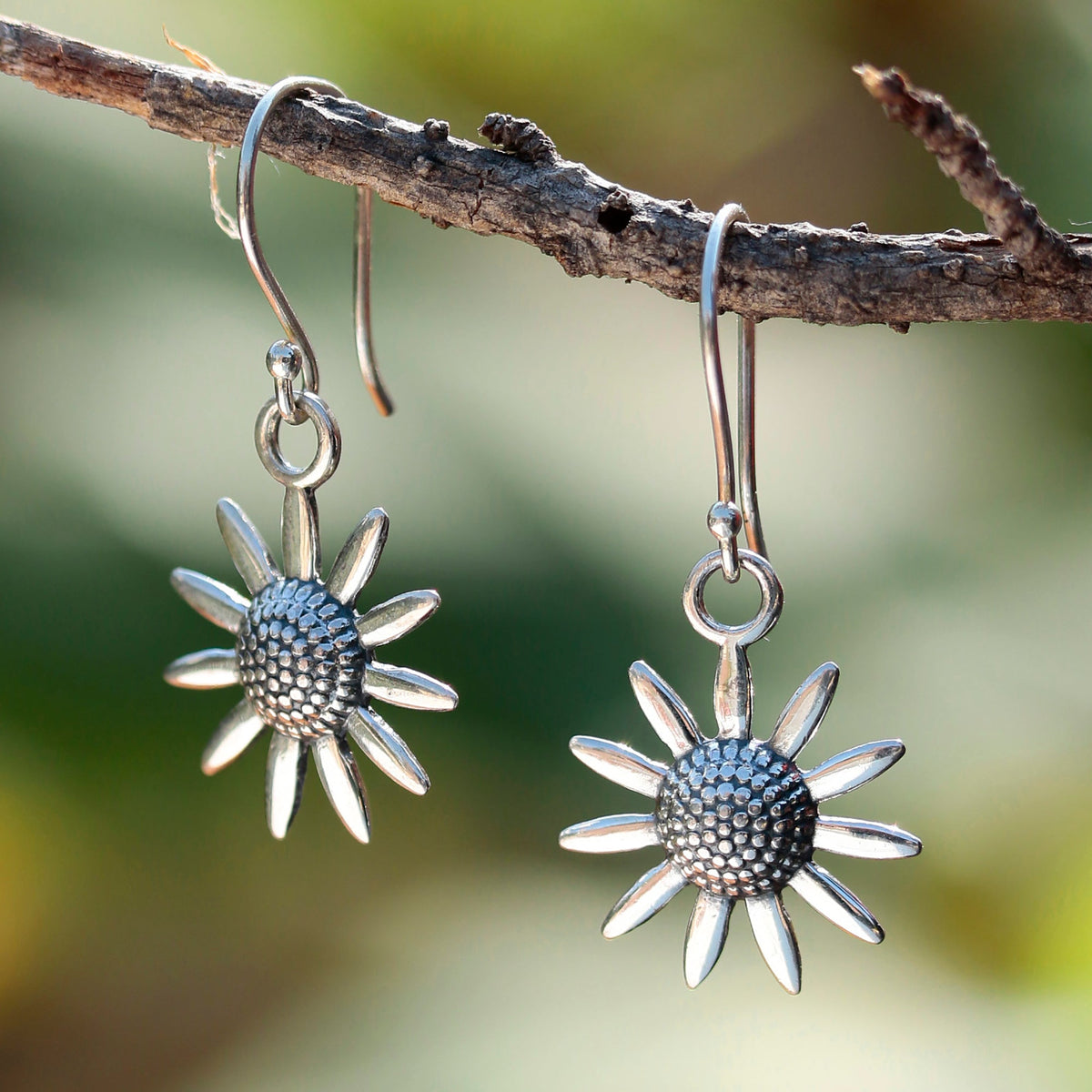 Sunflower Shaped Sterling Silver Earrings – Radiant design inspired by nature for a timeless, elegant accessory