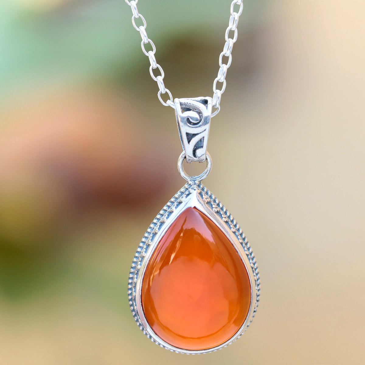 925 Sterling Silver Carnelian Pendant Necklace – Vibrant Orange Gemstone Pendant for a Stylish and Elegant Look