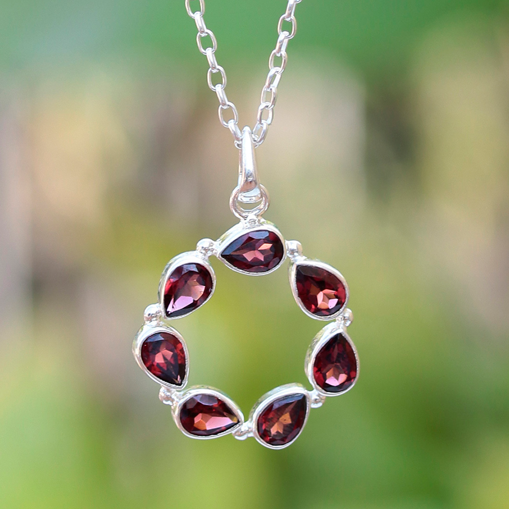 925 Sterling Silver Garnet Pendant – Elegant Flower Shape Design with Natural Garnet Gemstones – Perfect for Any Occasion