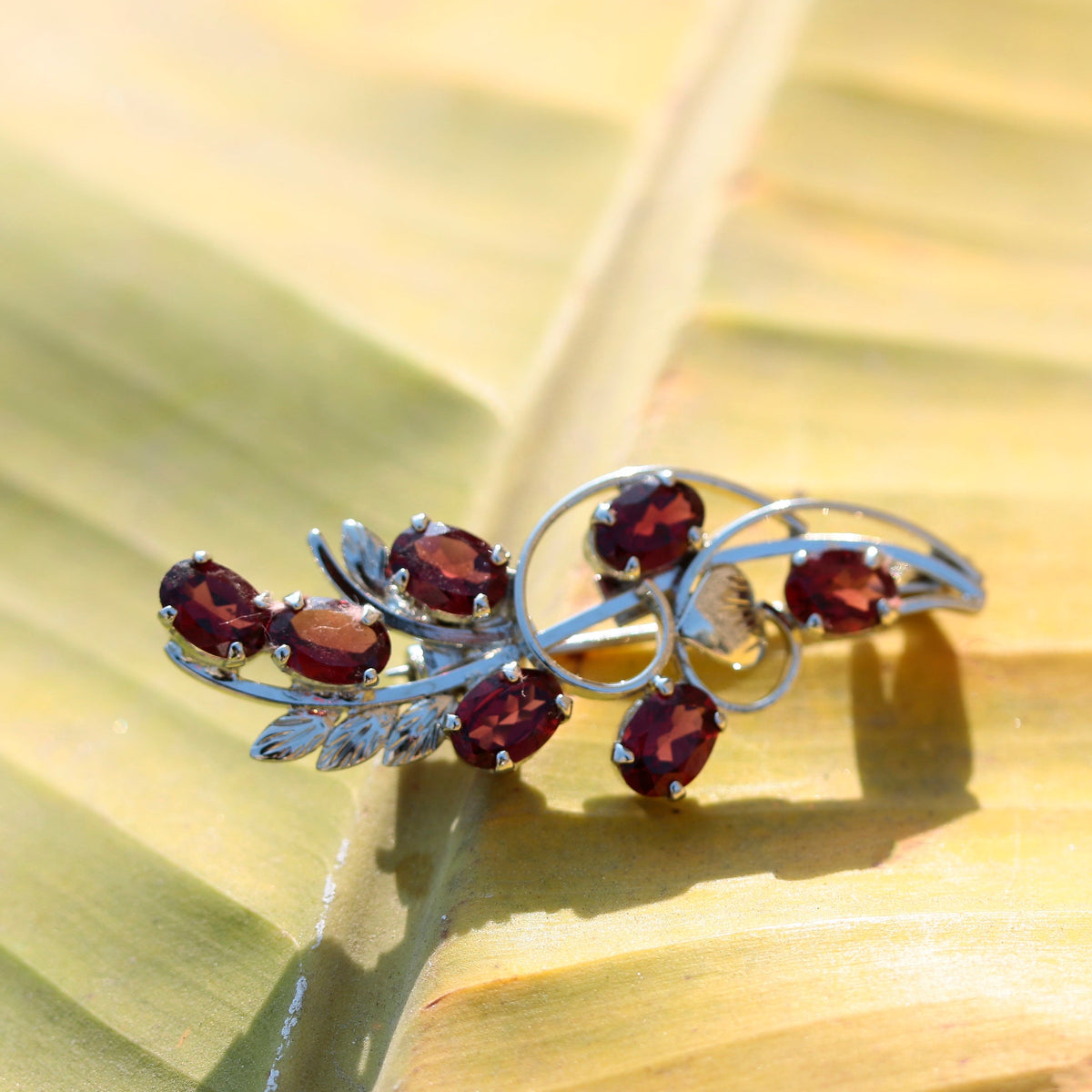 925 Silver Garnet Brooch - Handcrafted Stunning Red Gemstone Perfect for Adding Elegance to Any Outfit