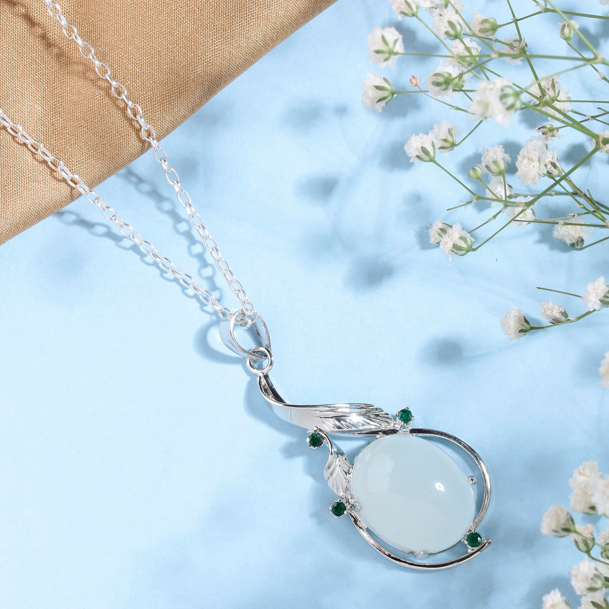 925 Sterling Silver Moonstone and Emerald Pendant Necklace – Elegant Floral Design with Emerald Stone
