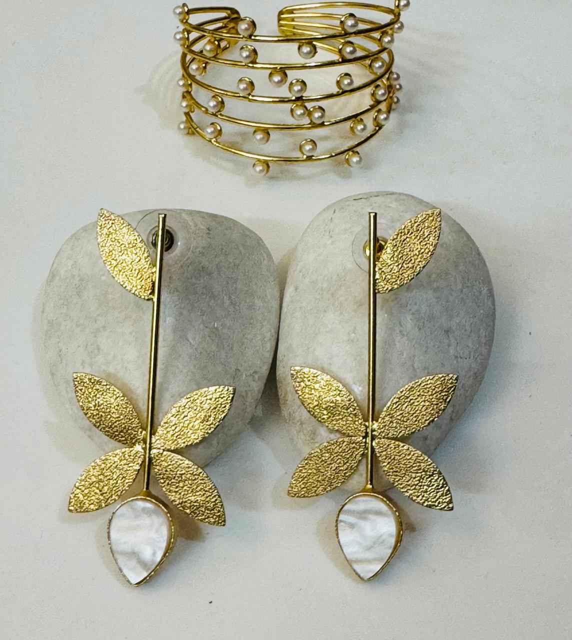 Glowflutter Earring and  Pearl Cascade Bracelet Combo