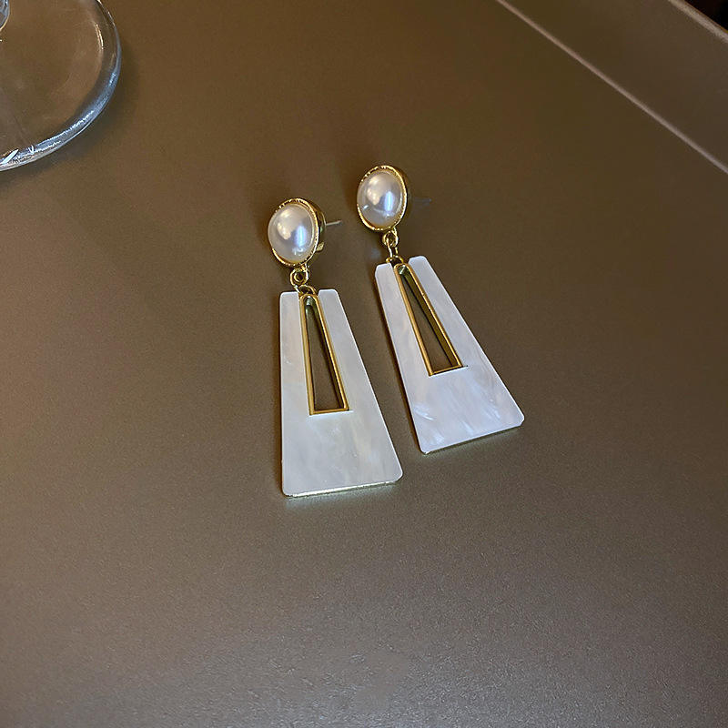 astria-jewellery-pearl-mother-of-pearl-geometric-drop-earrings-for-women