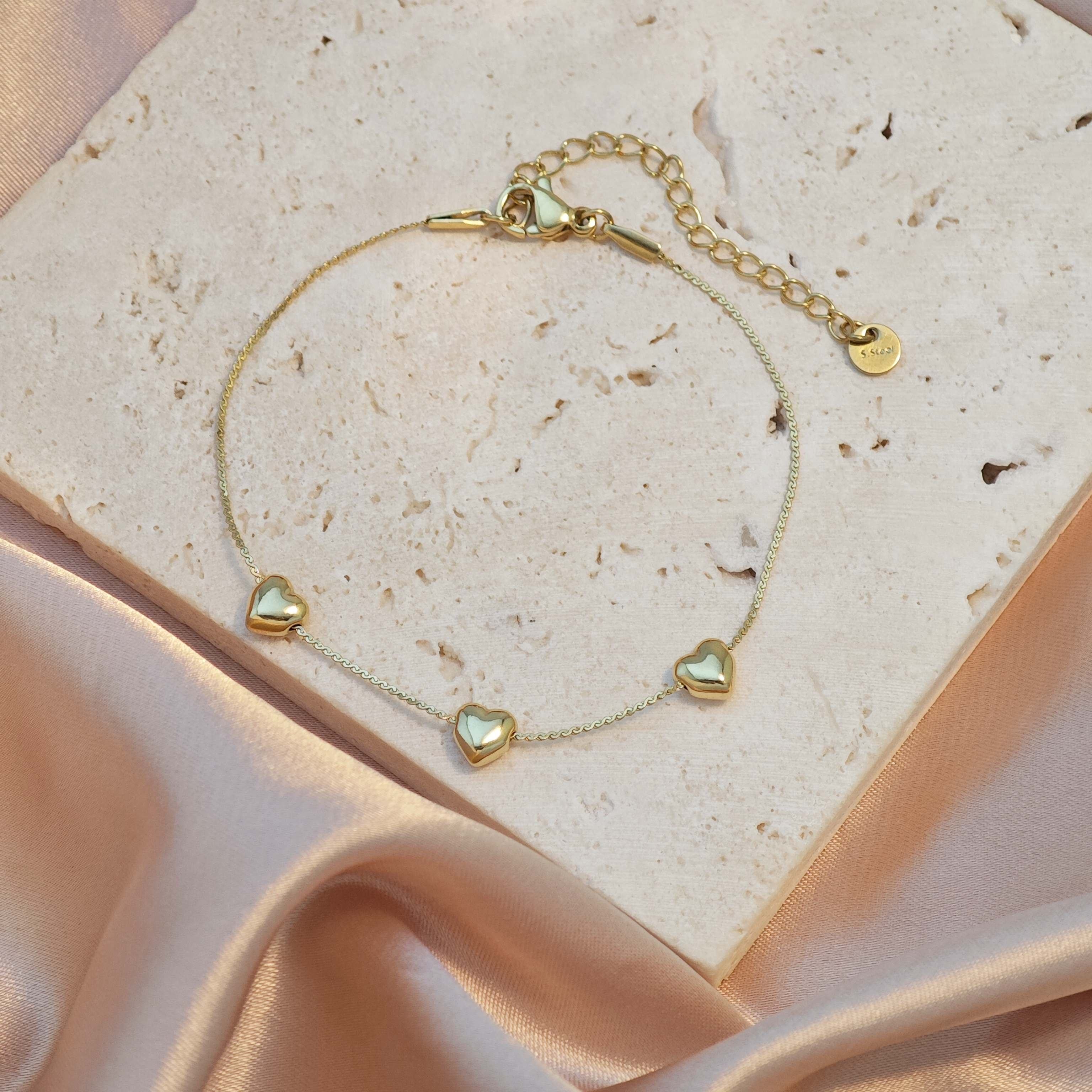 celeste-heart-gold-anklet
