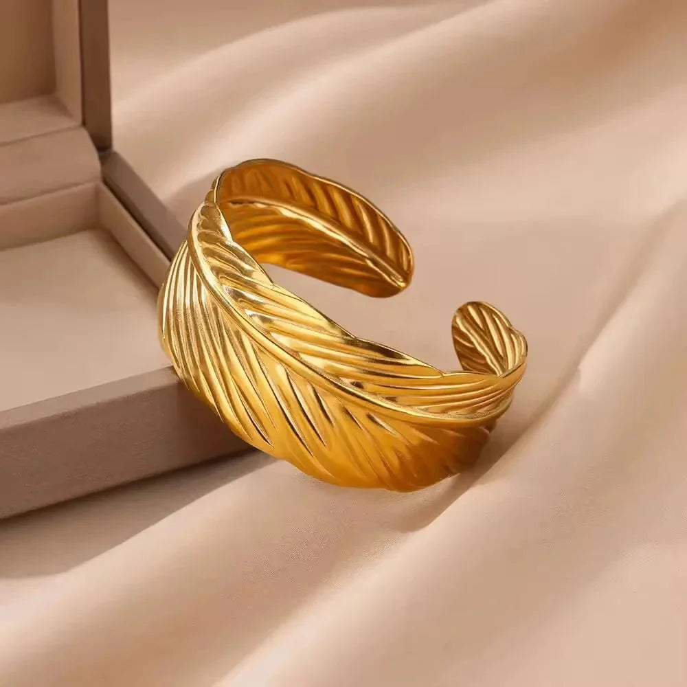 elysian-feather-gold-bracelet