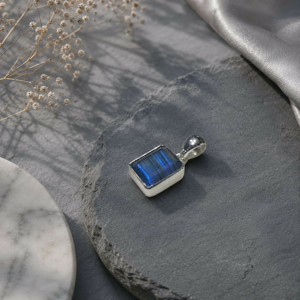 luna-prism-labradorite-pendant-925-sterling-silver