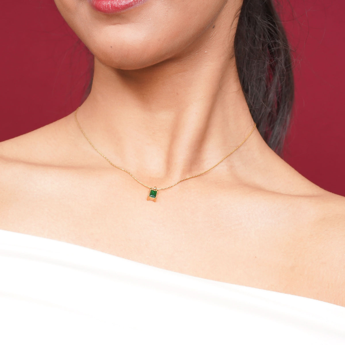 Emerald Glow Pendant Necklace