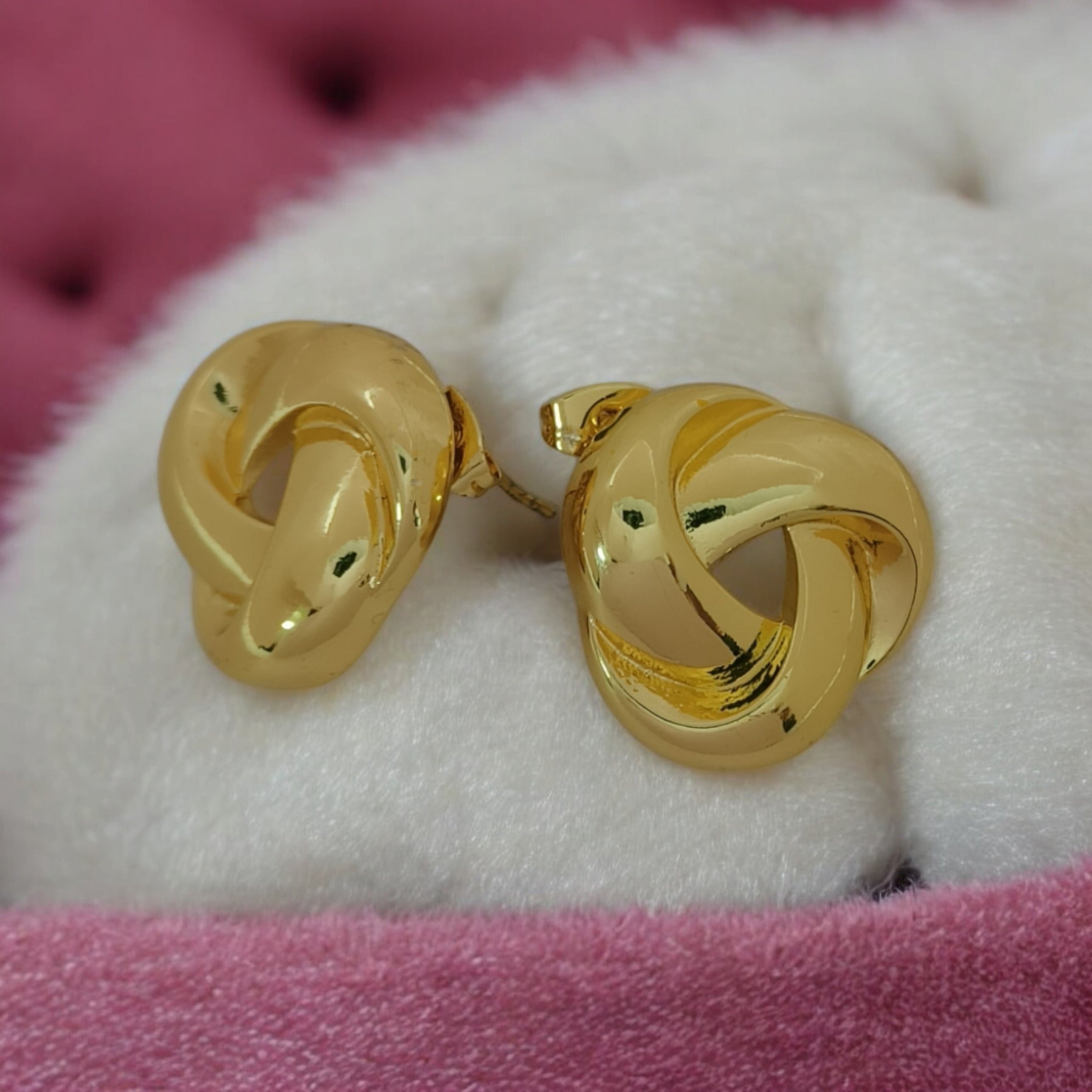 astria-jewellery-gold-plated-knot-stud-earrings-for-women-minimal-interlocking-design-elegant-everyday-wear-party-jewellery