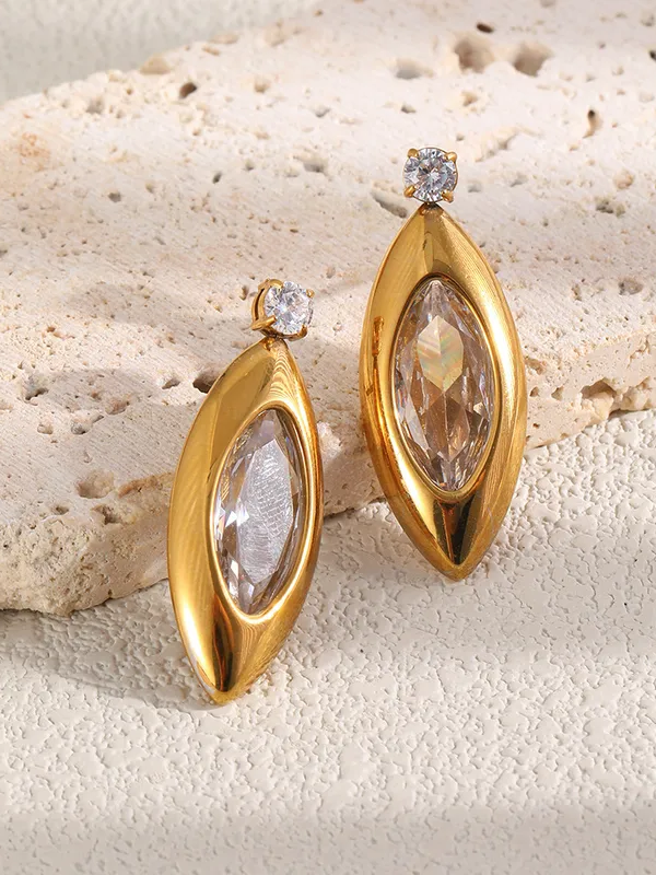 18k gold-plated round stud earrings �? minimal round studs, anti-tarnish and waterproof for everyday, office, evening and layered ear styling.