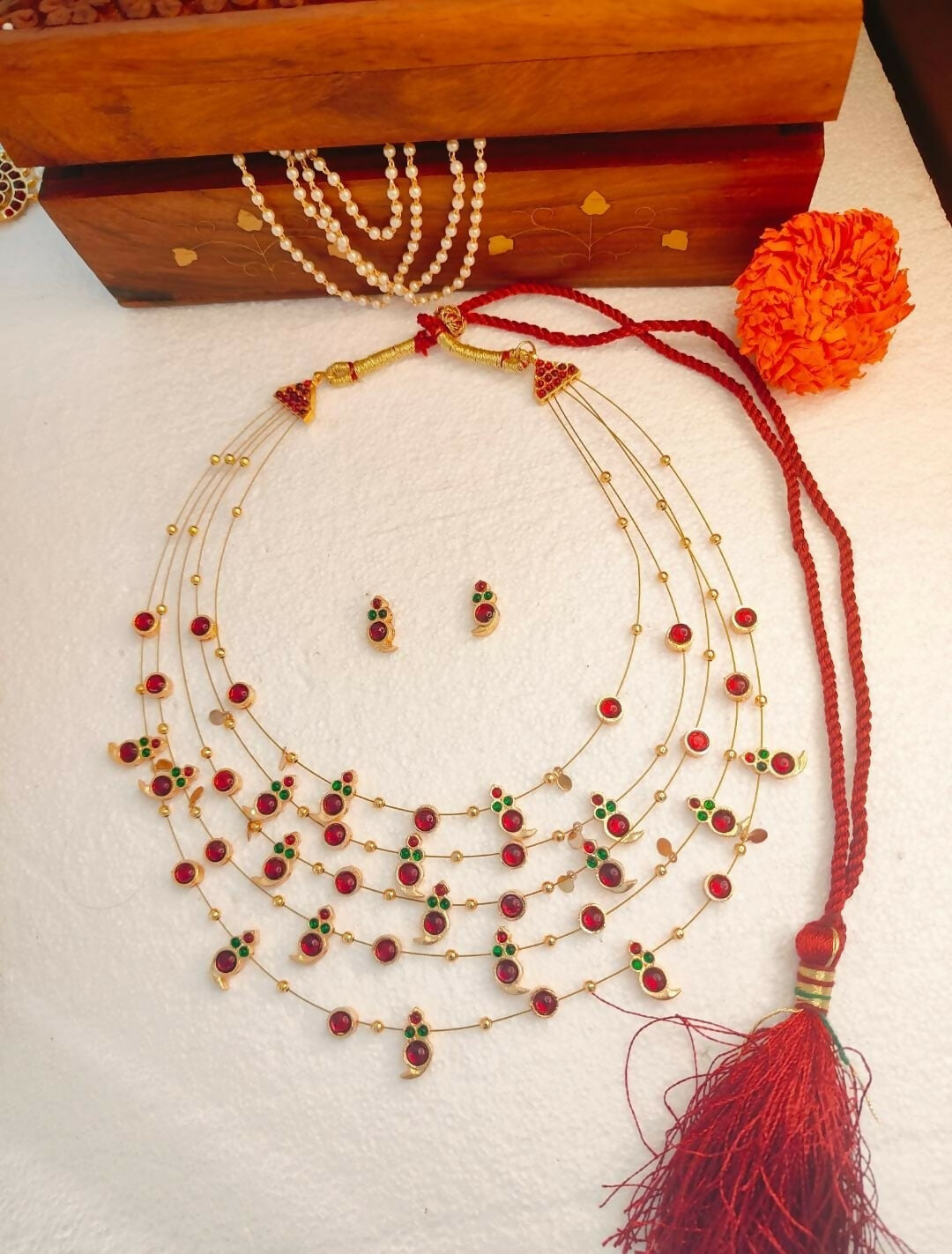 5 layered paisley motif necklace red