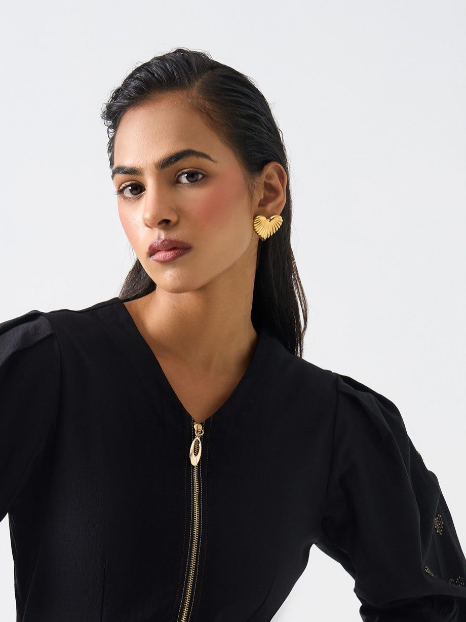 Pair of heart stud earrings �? 18k gold-plated sweet minimal heart studs for everyday and gifting.