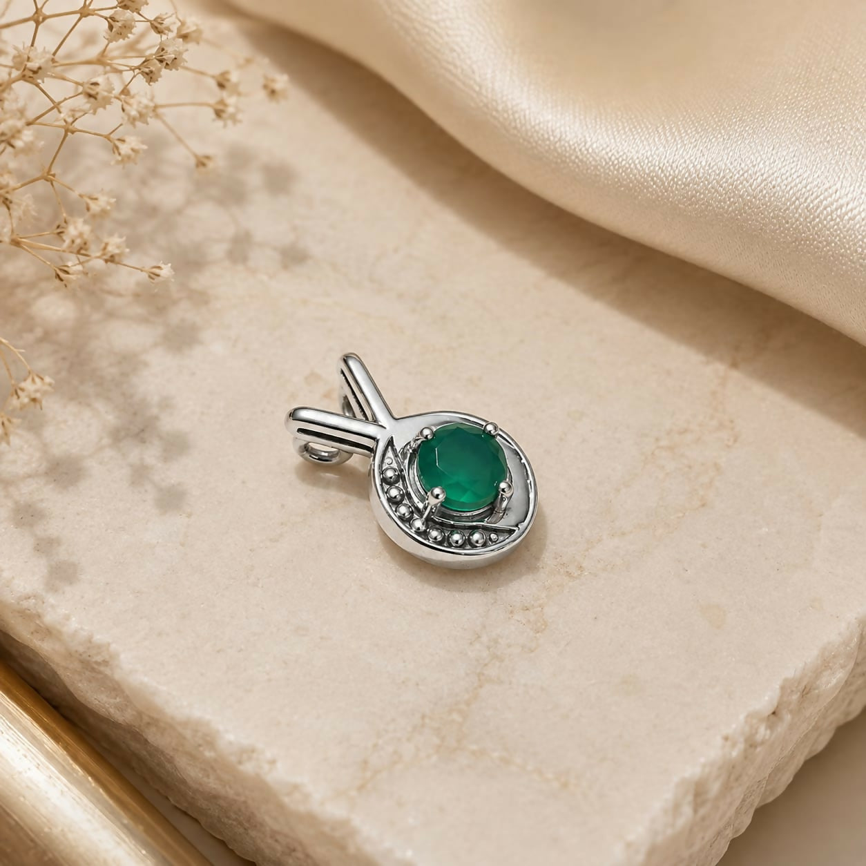 Crescent Green Onyx Pendant in 925 Sterling Silver